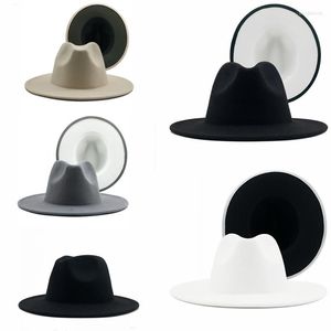 Beralar klasik siyah beyaz patchwork yün keçe fedora şapka basit unisex pamuk polyester geniş ağzına kadar panama toptan