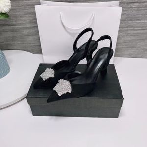 Lüks 5a Deri Sandaletler Seksi Elmas Parti Ayakkabıları Stiletto Topuk Tasarımcı Ayakkabıları Rahat Parlatıcı Jöle Rengi Elbise Düğün Geri Elastik Bant Moda Klasik Marka