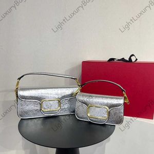 En iyi kadın çanta omuz kare çantaları zincir çapraz gövde metal v logo ithal inek derisi moda toka crossbody çanta 221206