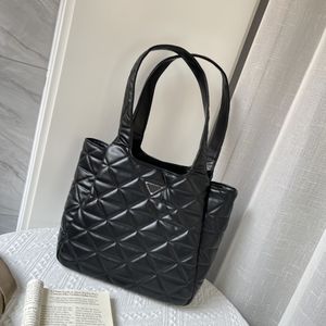 Tote Çanta Pürüzsüz Yüzey Kadın Çantalar ve Çantalar Moda Alışveriş Çantaları Klasik Üçgen Logo PU Malzeme Omuz Çantaları 37x27x13cm