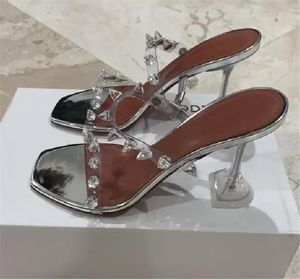 Amina Muaddi Sandalet En İyi kaliteli moda İtalya Julia Şeffaf Sezon PVC Spikes Slayt Ayakkabıları Julia Cam Terlik