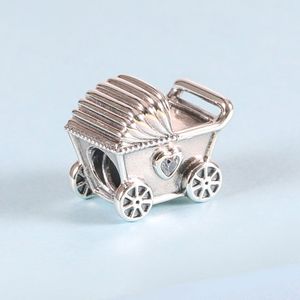 100% 925 Серебряный серебряный детский вагонный бусинок подходит для европейских ювелирных украшений Pandora Chamilia Bracelets