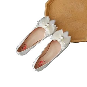Lüks marka tasarımcısı kadın sandaletler elbise ayakkabıları klasik beyaz alt topuklu ayakkabılar artı boyutu