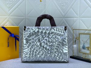 2022 designer luxury shopping bags embroidery winter down shopping travel essential bag 21069