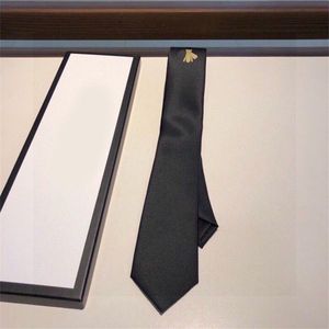 Boyun bağları siyah boyun kravat klasik kravatlar erkekler için komik stil seçeneği lüks jakar şerit vintage mektup nişan düğün hediyeleri erkek örgü ipek tasarımcı kravat