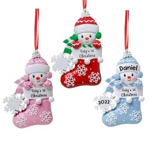 Baby First Christmas Ornaments 2022 mit Schneebaby im Strumpf mit Schneeflocken-Weihnachtsbaumschmuck