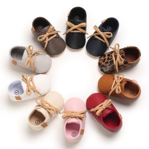 Yeni doğan ilk yürüyüşçüler bebek kızlar ayakkabı klasik deri kauçuk taban anti-kayma yürümeye başlayan çocuk ayakkabıları bebek kız spor ayakkabılar mokasen