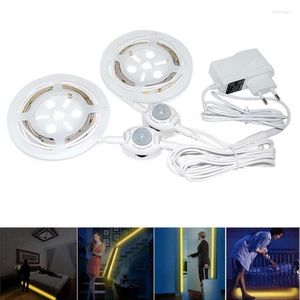 Gece Işıkları Hareket Sensörü LED Strip Su geçirmez Pir Light Smart On Kapalı Mutfak Dolabı Yatak Odası Yatak E /Us Fiş