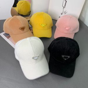 Top Kapaklar Çift Sonbahar Ve Kış Tasarımcı Saç Sıcak Şeker Casquette Metal Üçgen Harf Spor Tarzı Şapka