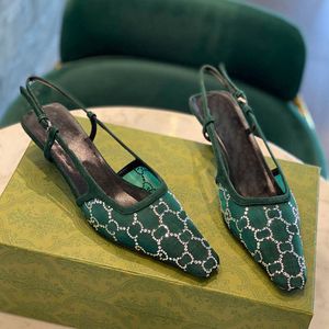 Sandalet Tasarımcıları Yapay Elmas Kadın Elbise Ayakkabıları moda Sandalet Seksi Tül Dekorasyon Patiska Lüks Küçük Kare Kafa Kitten Topuk Geri Kayış Deri kutu ile