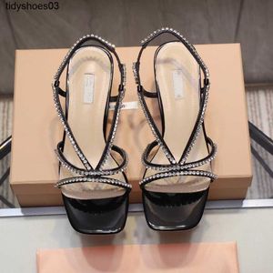 Tasarımcılar topuklu kadın rois miu gümüş açık ayak parmağı topuklu ayakkabılar stiletto topuk moda marka sapanbacks kristal çivili pompalar bayan topuklar