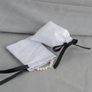 Şeridi ile pamuklu hediye çantaları özel logo makyajı çizim poşetleri mücevher torbası
