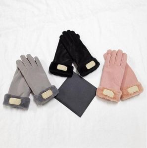 Letra de designer Luvas de inverno Autumn Moda Mulheres Cashmere Mittens Glove Com adorável bola de peles esporte ao ar livre Warm Winters Glovess AA007