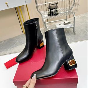 Высококачественные кожаные ботинки Vlogo Heel Designer Женщины зимние ботинки с лодыжкой сексуальная теплая платформа Luxury v Женщина GSDFF