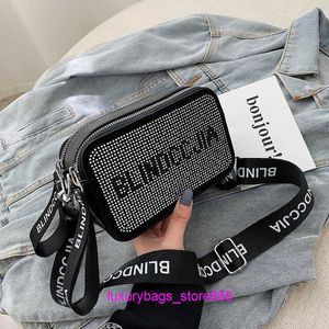 2023 Set omuz moda rhinestone kamera crossbody kare küçük parlak elmas tasarım çantası ucuz perakende toptan