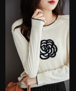 2023 İlkbahar ve Sonbahar Kadın Yuvarlak Boyun Sweaters Kontrast Renk Tingen Yün Örme İnce Sweater Zarif ve Şık Jakar Tipi