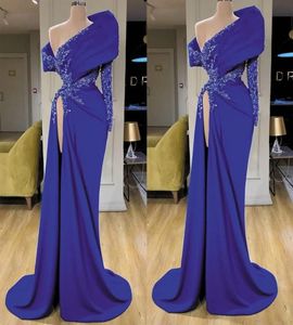 Kraliyet 2023 Tasarımcı Mavi Akşam Elbise Bir Omuz Uzun Kollu Yan Yarık Denizkızı Dantel Aplike Boncuklu Boncuklu Piller Balo elbisesi resmi özel yapılmış vestidos
