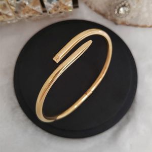 Pulseira de unhas de moda designer de bracelete de charme pulseiras de aço inoxidável banhado a ouro 18K para mulheres, casamento de meninas, joias para o dia das mães