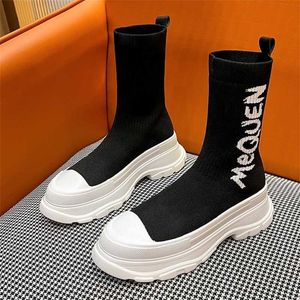 Perakende kadın tasarımcı çorap botları bahar ve sonbahar 2022 kalın dip sinek dokuma nefes alabilen elastik çorap patikleri