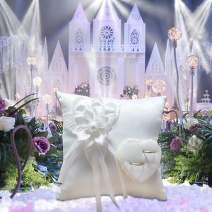 Yastık beyaz kare fildişi saten çiçek kız sepet ve yüzük seti Camellia kalp şeklinde düğün dekorasyonu