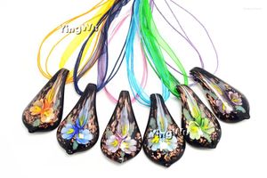 Подвесные ожерелья Yingwu Fashion Wholesale 6pcs Лоты ручной работы Murano Lampwork Смешалка Цвет Черный цветочный лист подвески чар.