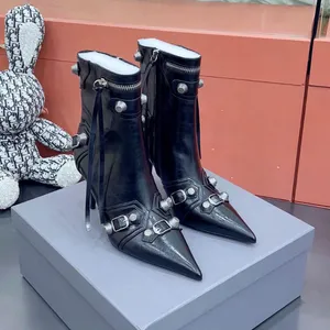 Balencaigaitiess Tasarımcı Cagole Lmbskin Deri Ayak Bileği Botları Saplama Tokalı Semelleştirilmiş Yan Fermuar Ayakkabıları Saçlı Ayak Parçacağı Stiletto Topuk Önuk Lüks Tasarımcılar Ayakkabı W için