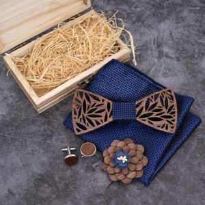 Bow Ties Paisley ahşap kravat mendil seti Erkekler Ekose Bowtie Wood Hollow oymalı kesilmiş çiçek tasarım ve kutu moda yeniliği