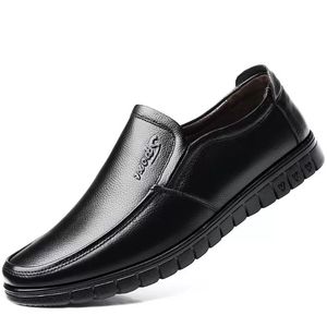 Elbise ayakkabıları erkekler gerçek deri nefes alabilir orta yaşlı iş yuvarlak ayak parmağı düğün ayakkabı erkek düz