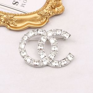 Famous Design Brooches Gold G Brand Luxurys Desinger Brooch Women Rhinestone Pearl Letter Brooches Suit Pin Fashion Jewelry Clothing Decoration Accessories MM04