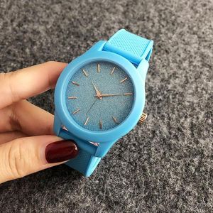 Avanadores de punho Mank Wrist Watches Men Mulheres Senhoras Unissex Crocodilo Quartz Casual Silicone Band relógio LA09