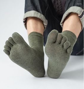 Erkek çorap düz renkli beş ayak parmak örgü orta tüp erkekler terlik ayak parmağı yok ter-emici parmaklar