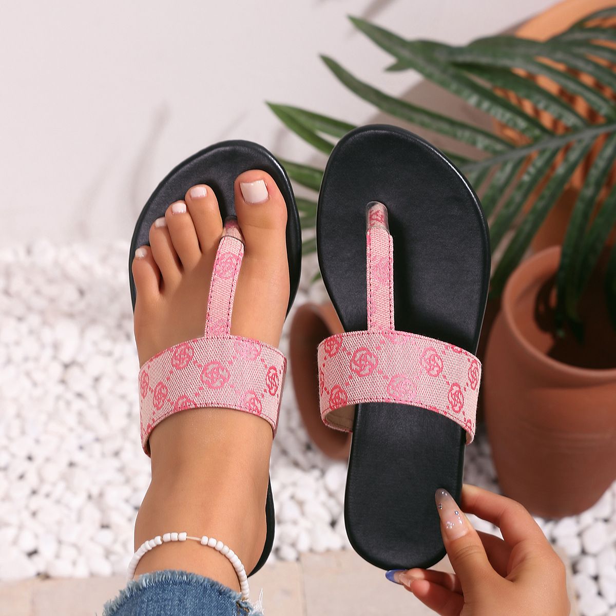 Free Shipping 2026 Summer New Hot Selling Women's Flat Toe Sandals With Unique Patterns And Styles_voghion.com