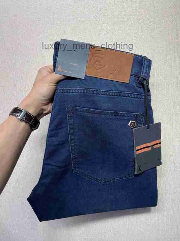Designer jeans luxury men's jeans Autumn and winter thick denim jeans stylish and slim-fit Combining Vintage Design Elements with Modern Comfort KV54 Men's Jeans