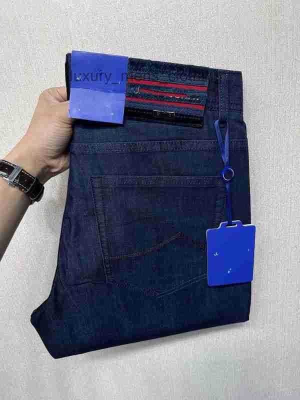 Designer jeans luxury men's jeans Autumn and winter thick denim jeans stylish and slim-fit Combining Vintage Design Elements with Modern Comfort KV54 Men's Jeans