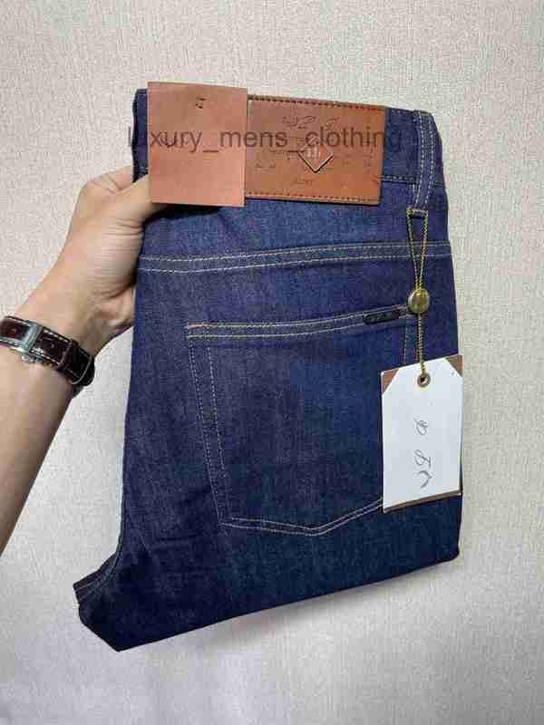 Designer jeans luxury men's jeans Autumn and winter thick denim jeans stylish and slim-fit Combining Vintage Design Elements with Modern Comfort KV54 Men's Jeans