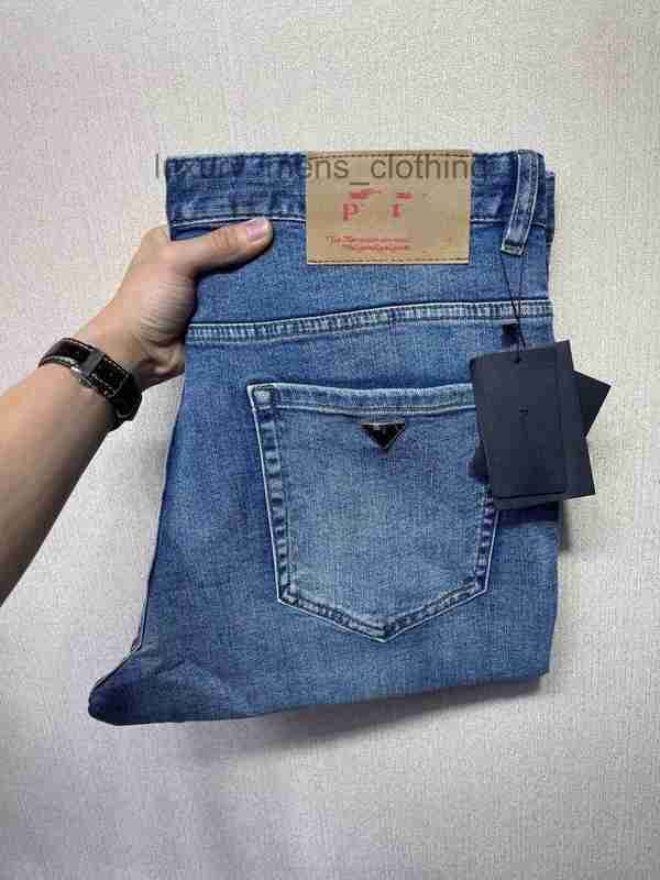 Designer jeans luxury men's jeans Autumn and winter thick denim jeans stylish and slim-fit Combining Vintage Design Elements with Modern Comfort KV54 Men's Jeans
