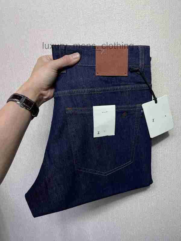 Designer jeans luxury men's jeans Autumn and winter thick denim jeans stylish and slim-fit Combining Vintage Design Elements with Modern Comfort KV54 Men's Jeans