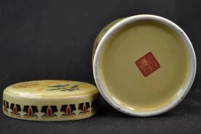 Exquisite Chinese Old Collectible Handmade Porcelain... - Image 2