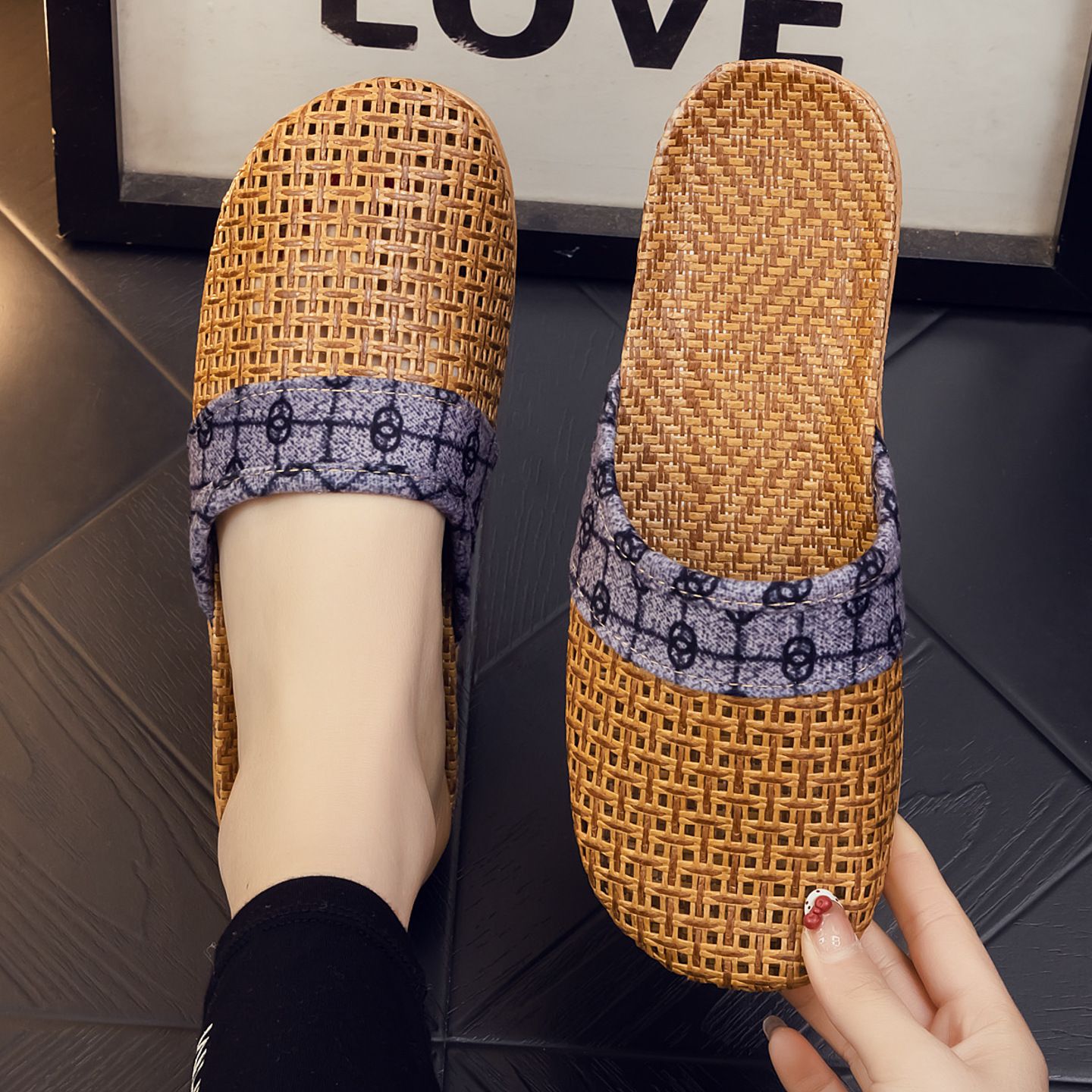 Couple's Rattan Weave Home Slippers Breathable Indoor Slides Linen Summer Breathable Woven Flat-soled Women Men Indoor_voghion.com