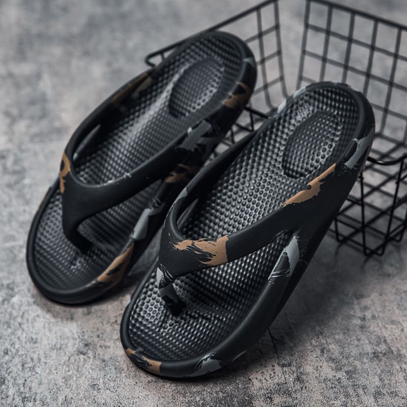 2026 New Plus Size Flip Flops Thick Soled Outdoor Beach Shoes Lightweight And Breathable Couple Clip On Sandals_voghion.com