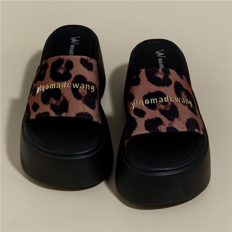 2026 New Leopard Print Thick Women Wearing Soft Soled One Piece Slippers For Casual Height Increasing Sandals_voghion.com