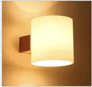 温かい光の壁のランプ
