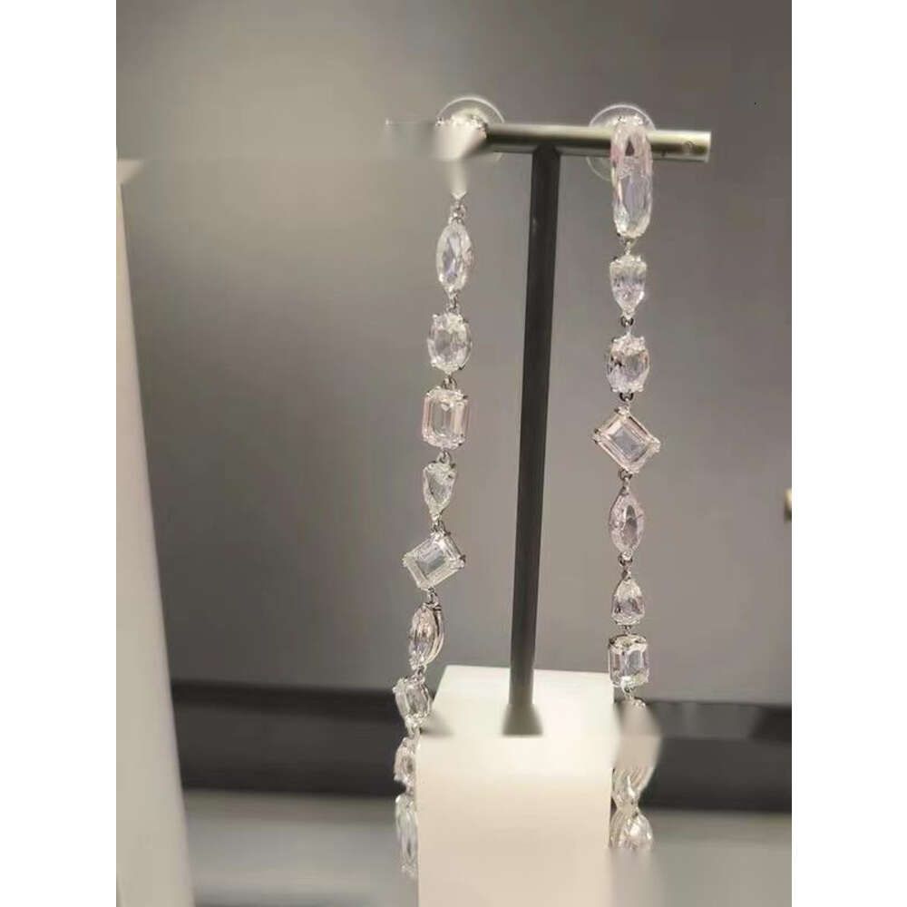 boucles d'oreilles irrégulières blanches 5639328