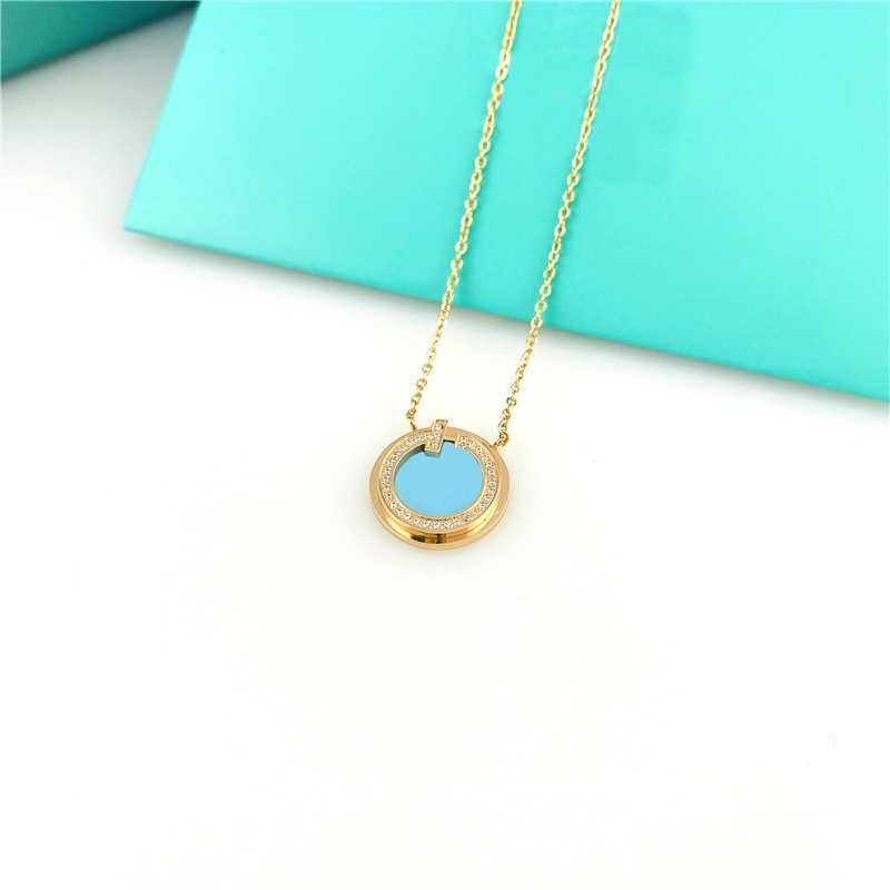 Rose Blue Beit T Family#039; s nieuwe ketting