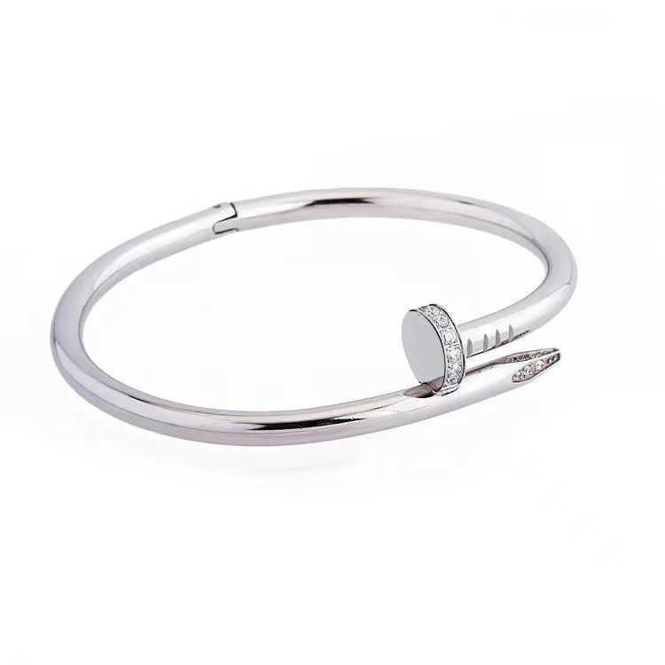 17 # Silberarmband mit Bohrnagel A