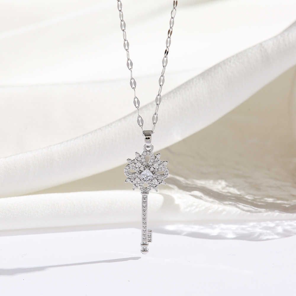 8431 Silver Key Necklace