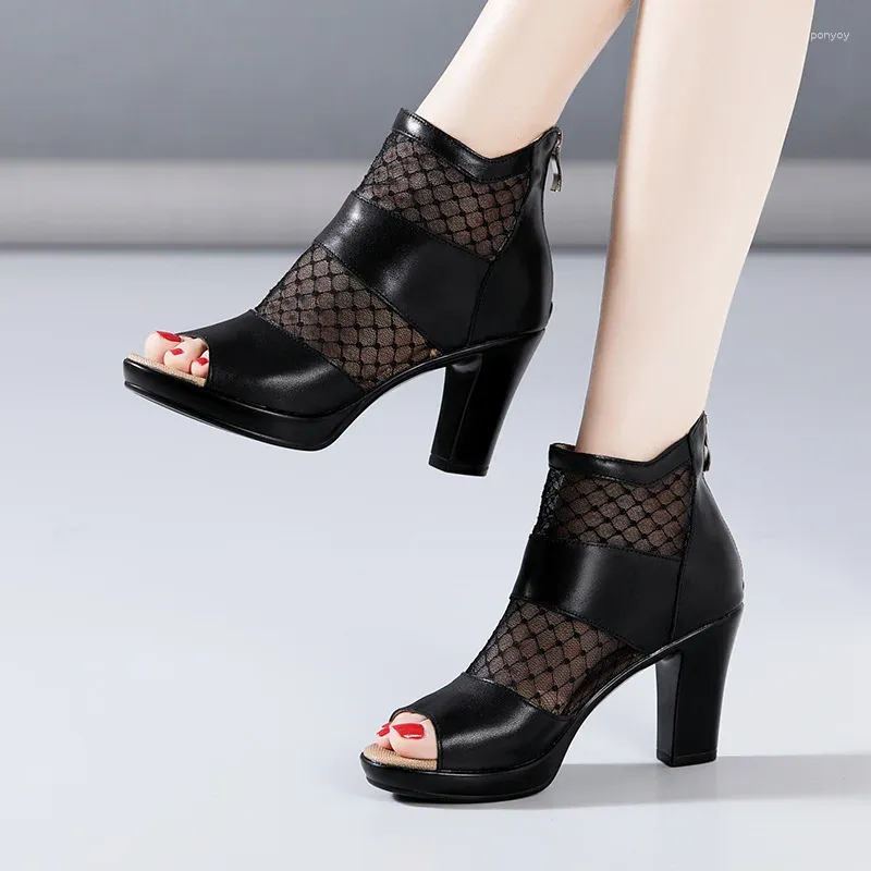 black 8cm heel