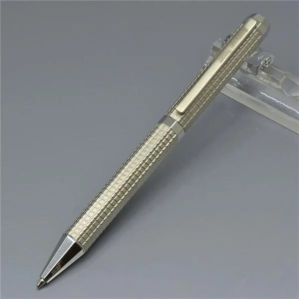uma caneta de prata