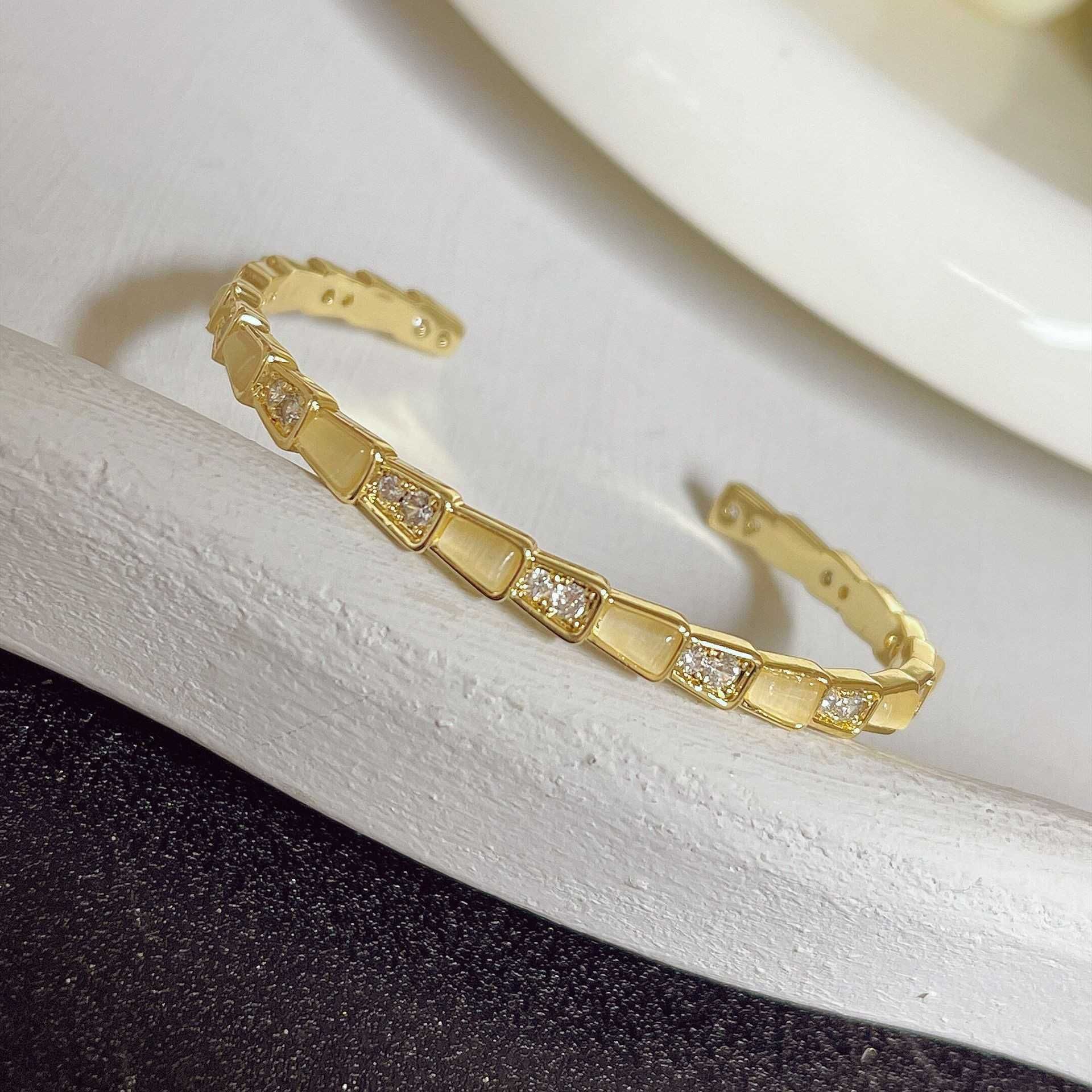Bracelet serpent opale dorée F6657a