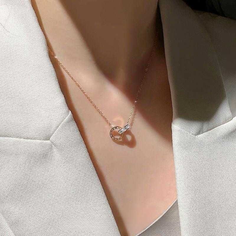 T017 Roman Digital Necklace Rose Gold